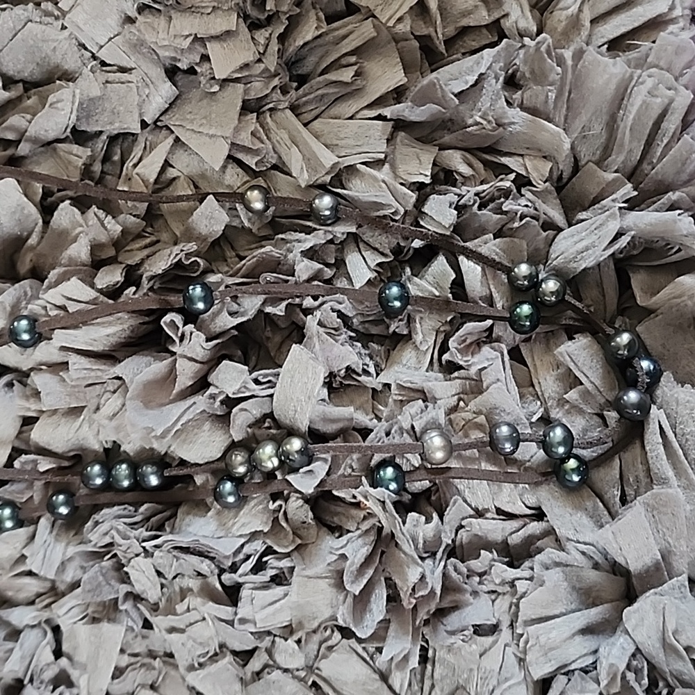 Vantel pearl black pearl leather rope necklace